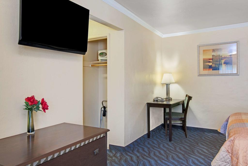Motel Super 8 By Wyndham Berkeley Extérieur photo